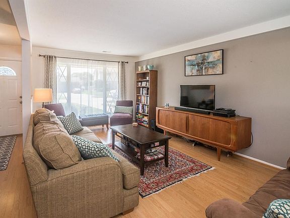 3rd image of 36484 Grandon St