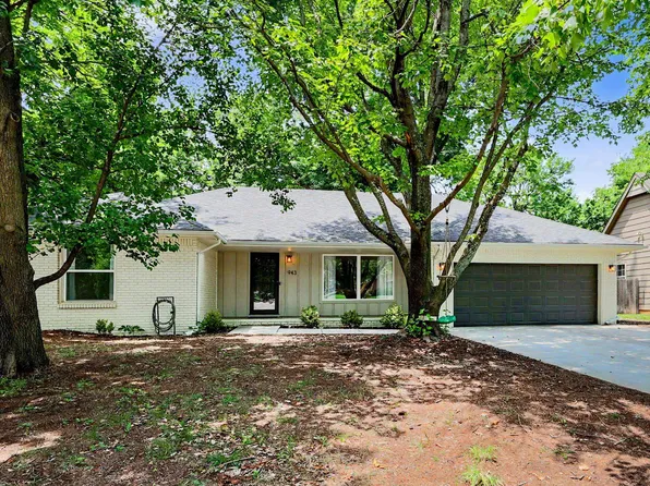 943 N Briarwood Rd, Derby, KS 67037