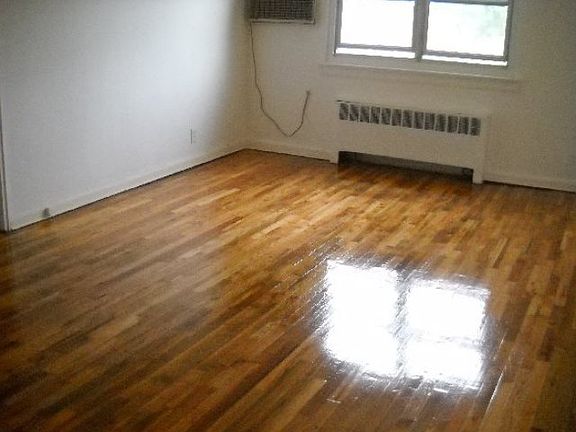 2nd image of 22918 Kingsbury Ave