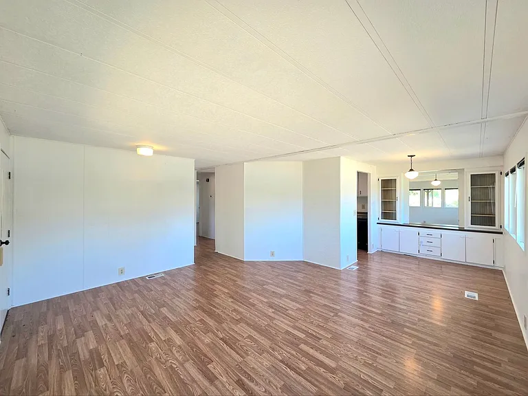 1529 NW Avon Ct — Photo 2