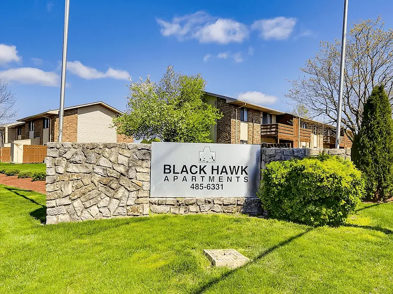 Black Hawk Apartments — Photo 11