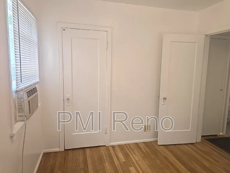530 Burns St — Photo 12