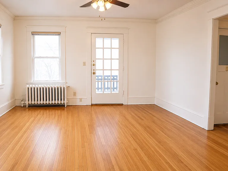 Oxford Street Apartments — Photo 1