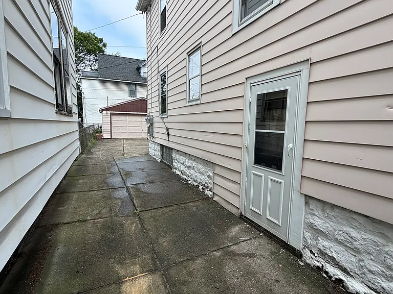 1572 Elmwood Ave #1 — Photo 26