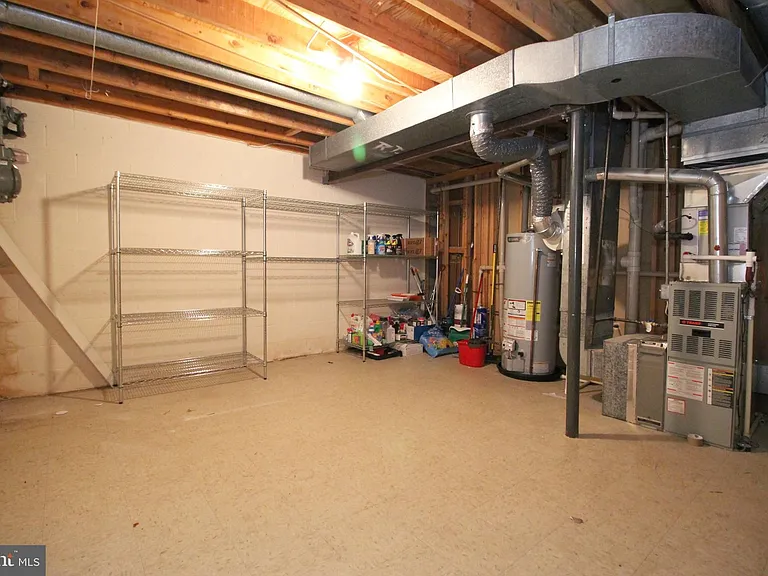 436 N Park Dr — Photo 29