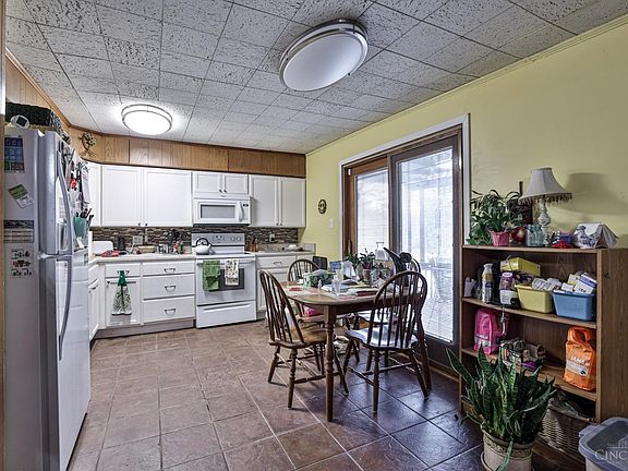5th image of 1427 Saint Clair Ave