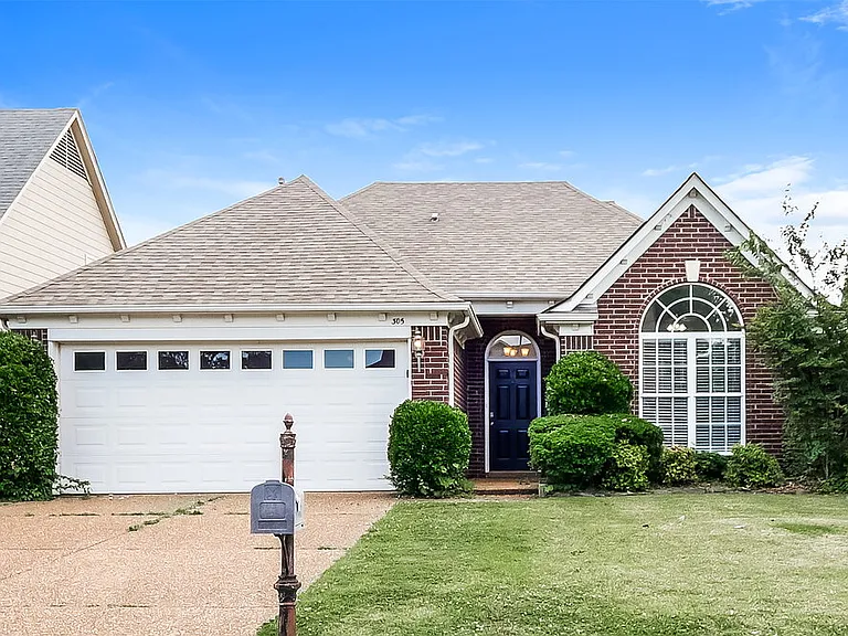 305 Dogwood Spring Dr — Photo 1