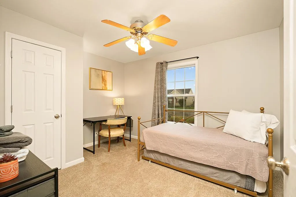 4 bed, $3,302 — Photo 4
