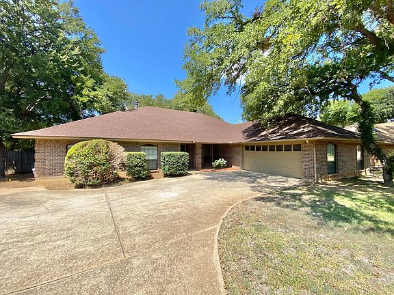 2nd image of 3702 Falcon Lake Dr