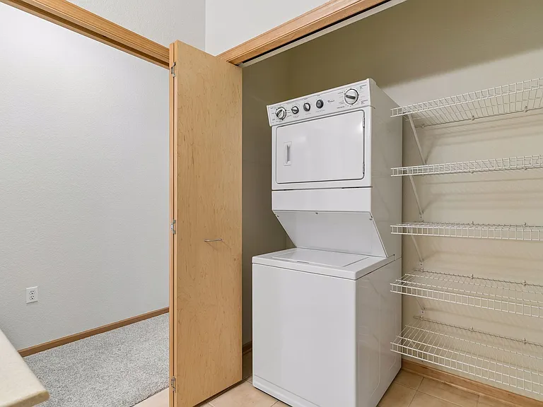 LAUNDRY CLOSET