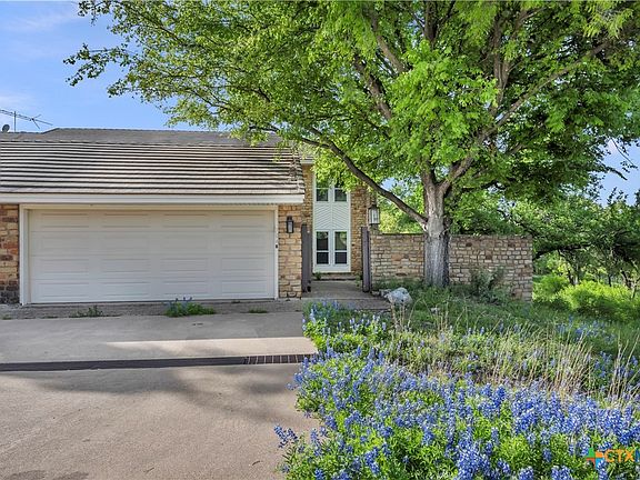 4th image of 704 Clayton Nolen Dr #B