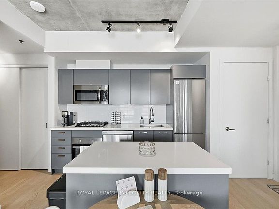 5th image of 203 Catherine St #602