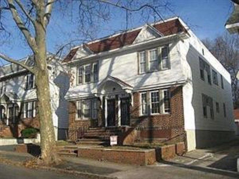 1st image of 54 Lindsley Pl #2R