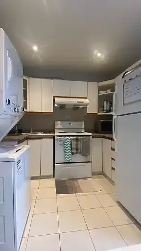 326 Bathurst St #1A — Photo 9