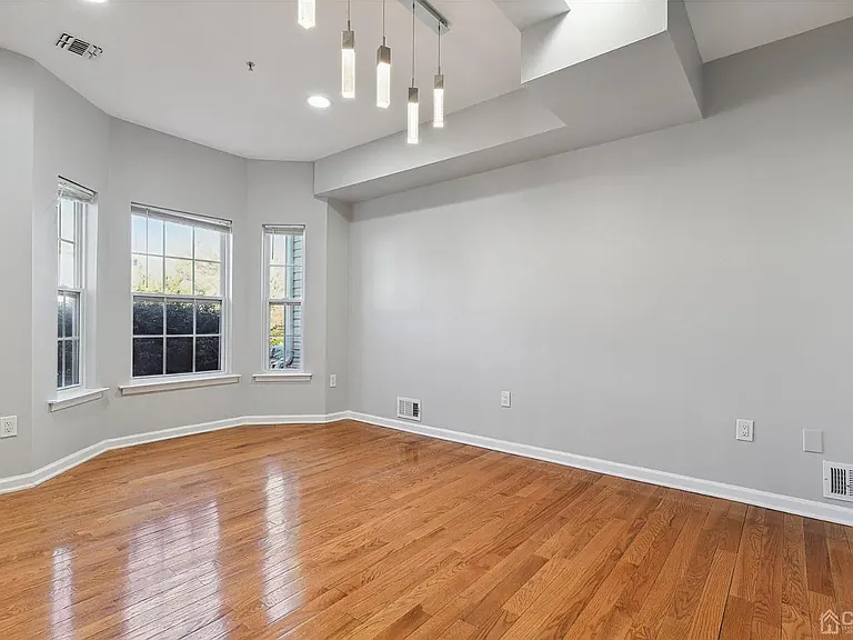 194 Pinelli Dr — Photo 10