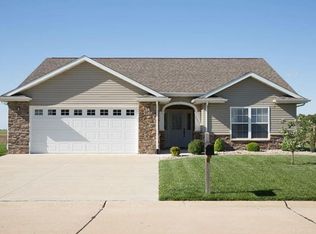 9445 Regency Ln, Breese, IL 62230