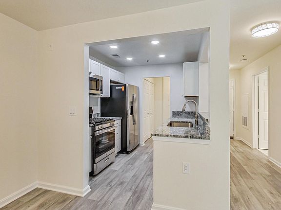 4th image of 15300 Diamond Cove Ter APT 4