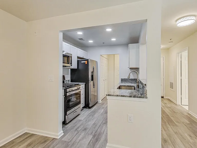 15300 Diamond Cove Ter #4 — Photo 4