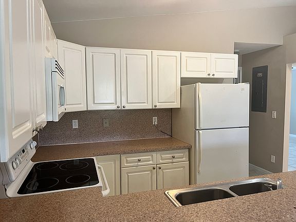 5th image of 438 Loretta Ave S
