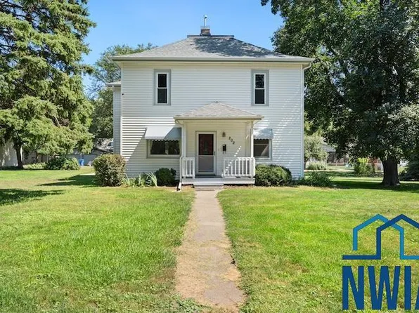 202 S Harvard St, Vermillion, SD 57069