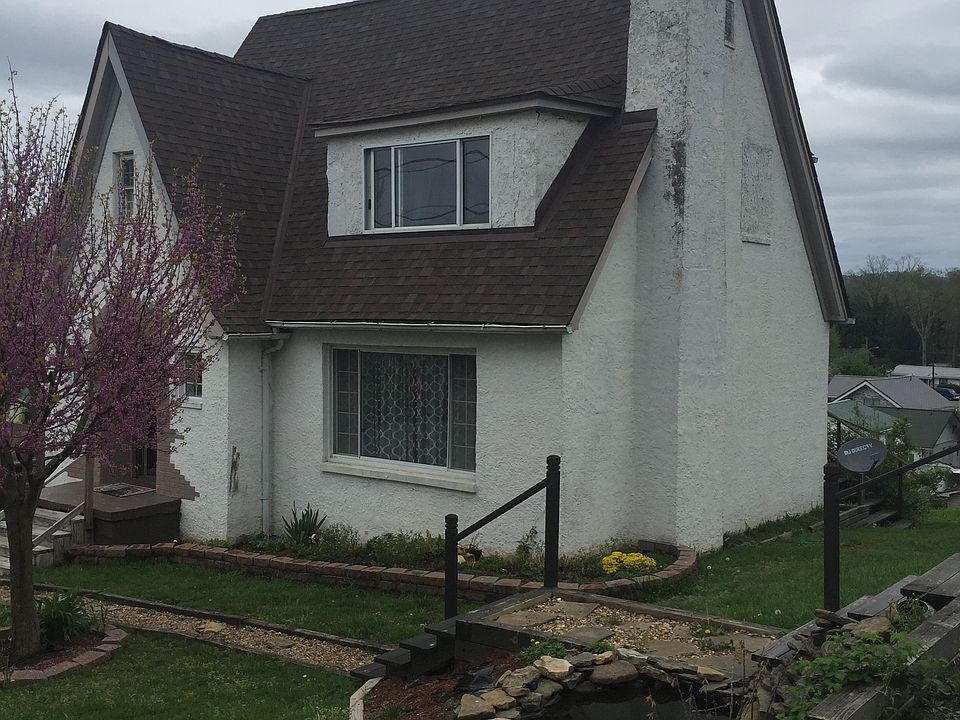 1st image of 130 1st Ave