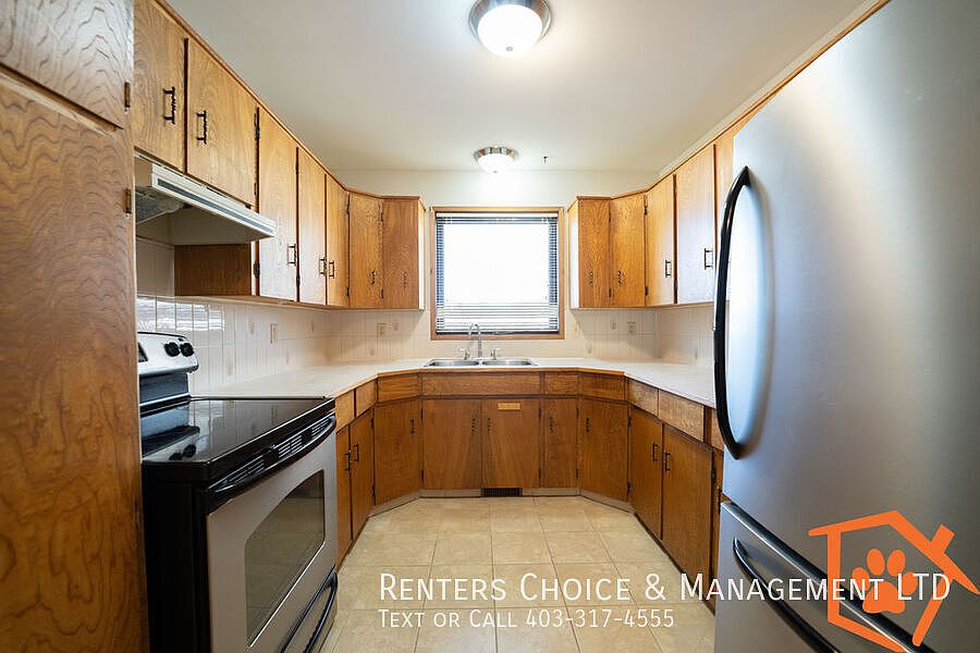 1st image of 320 52nd Ave W #3