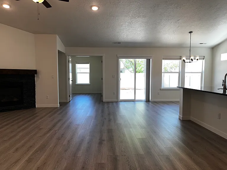17002 Gwinnett Ave — Photo 7