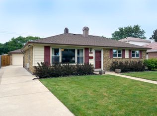 1138 S 6th Ave, Des Plaines, IL 60016