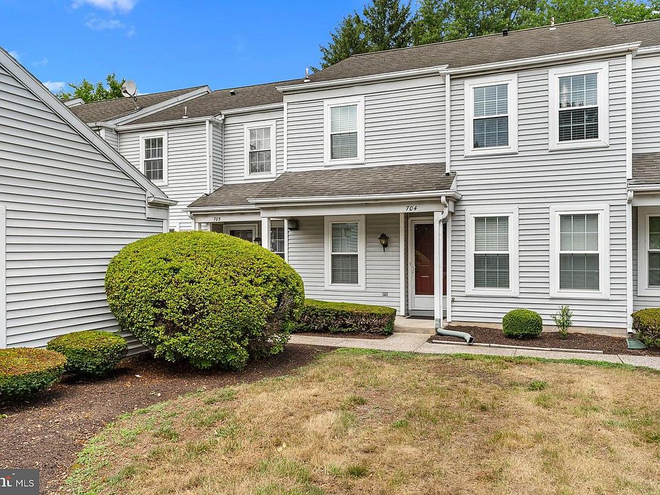 1st image of 704 Cambridge Ct #U-0037