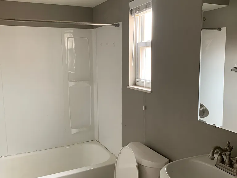141 S 15th St #2 — Photo 12