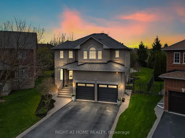 2275 Whitecliffe Way, Oakville, ON L6M 4W3