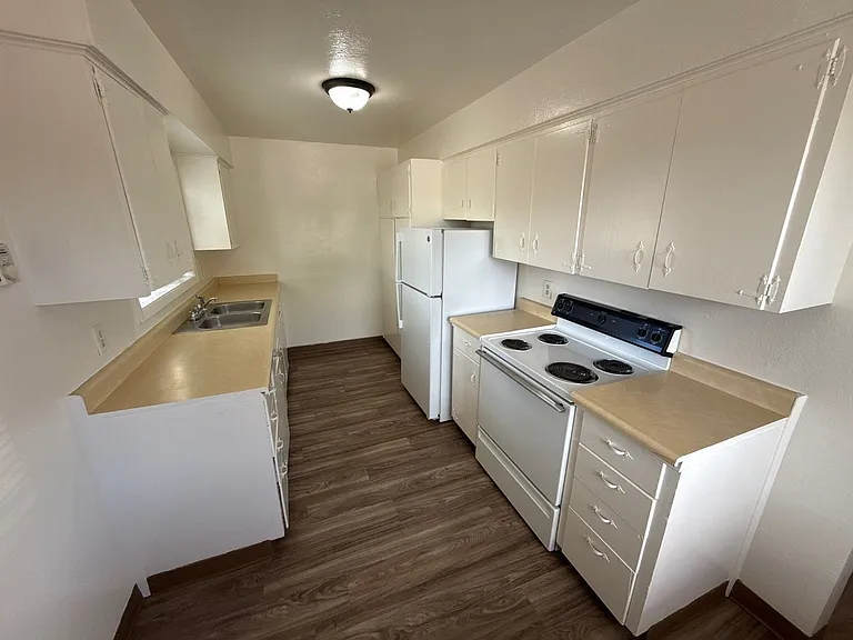 280 SE Orchard Ave #1 — Photo 7