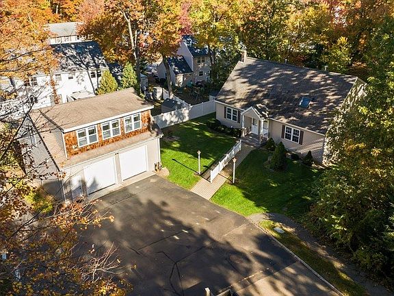 3rd image of 181 Pilgrim Rd #2