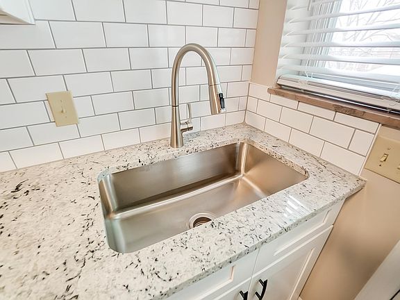 5th image of 1457 Ashland Ave #C