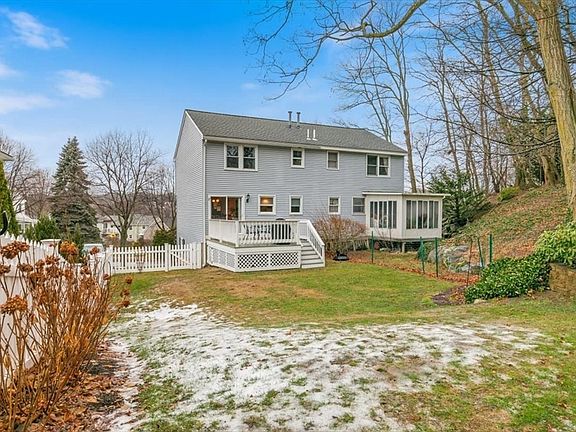 2nd image of 9 Twin Brooks Cir #9
