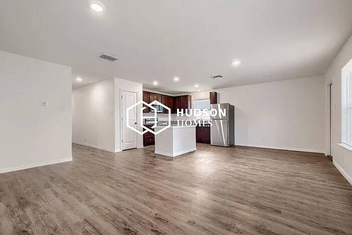 1137 Spruce St — Photo 4