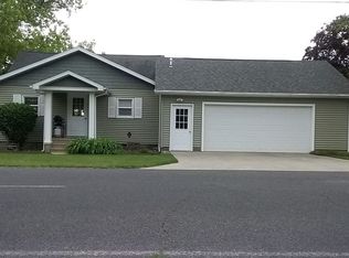 15300 N River Beach Dr, Chillicothe, IL 61523