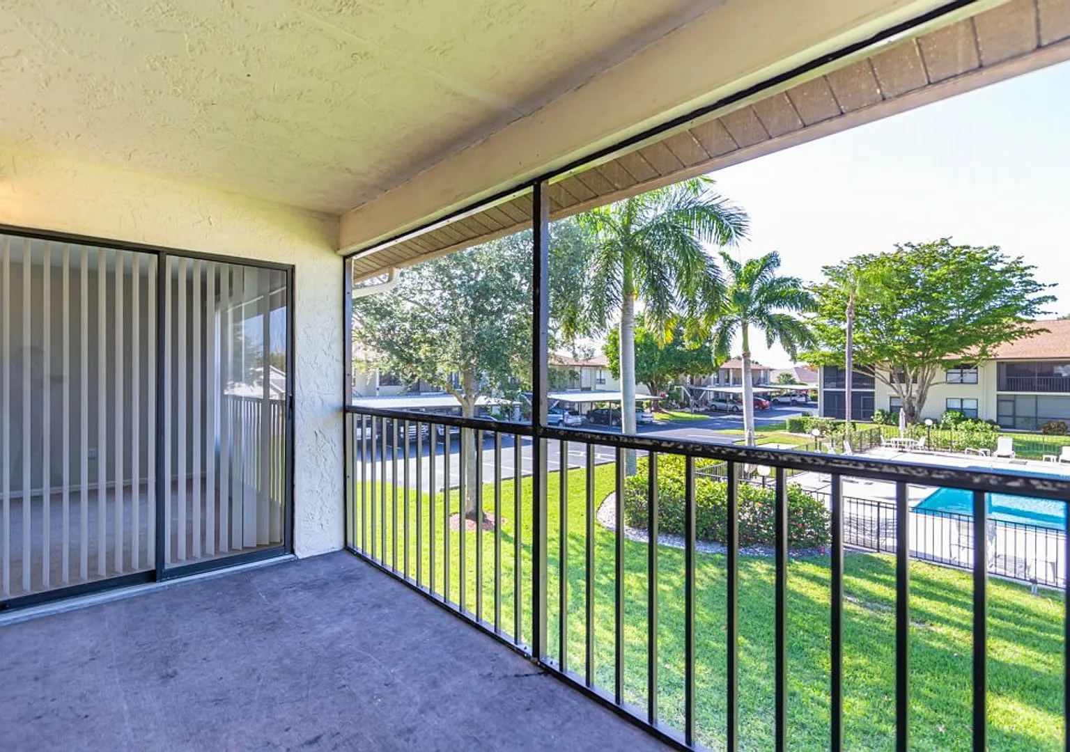 Beautiful Unfurnished Annual 2/2 Condo**5 Miles To The Beach** The Fountains — Photo 1
