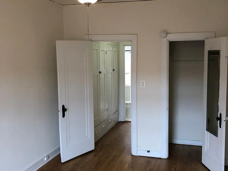 Large Bedroom w Closet