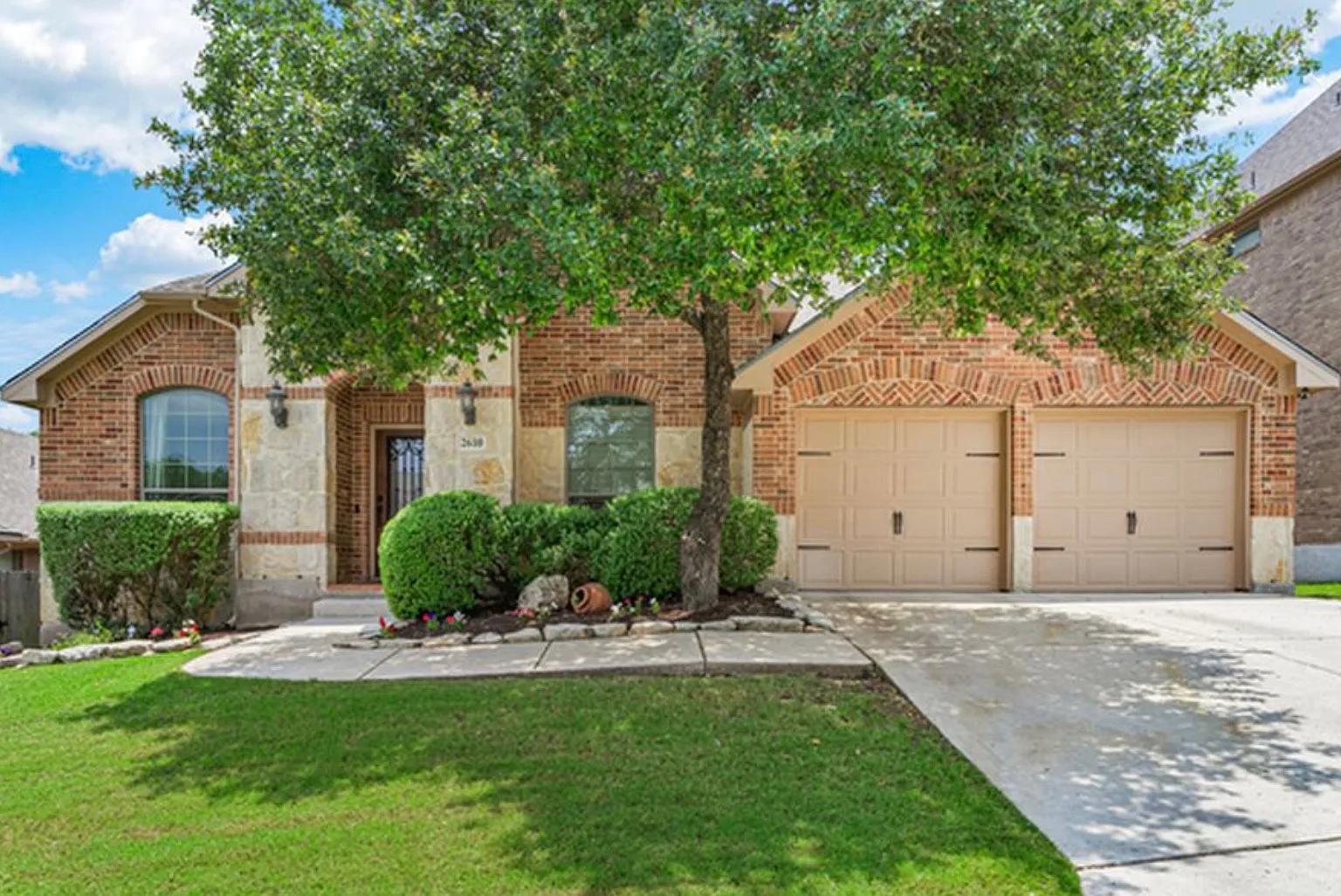 4 bed, 2.5 bath, 2825 sqft, $3,250 — Photo 1