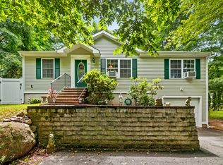 45 Toll Gate Rd, Groton, CT 06340