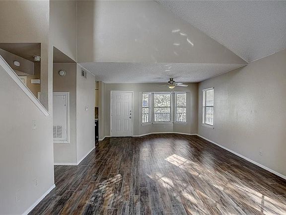 4th image of 402 Fredericksburg St #11