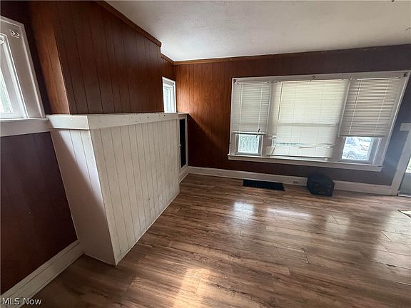 5th image of 14318 Alder Ave