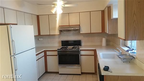 Eat-in kitchen W/ dishwasher