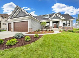 8 Rapp Farm Blvd, North Oaks, MN 55127