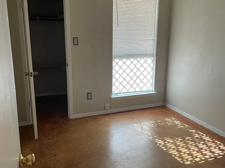 1921 Castle Gate Cir — Photo 10