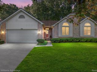 304 Texknoll Dr, Brighton, MI