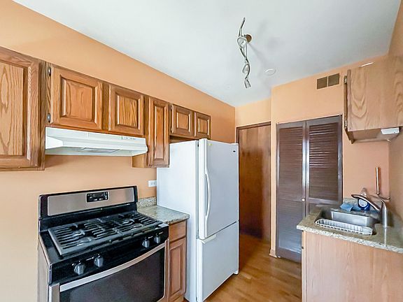 2nd image of 3714 N Sheffield Ave #300