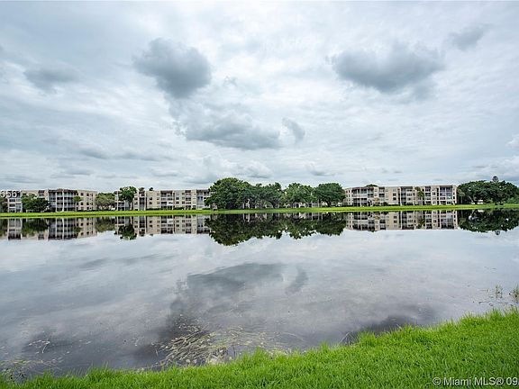 2nd image of 1528 Whitehall Dr APT 206
