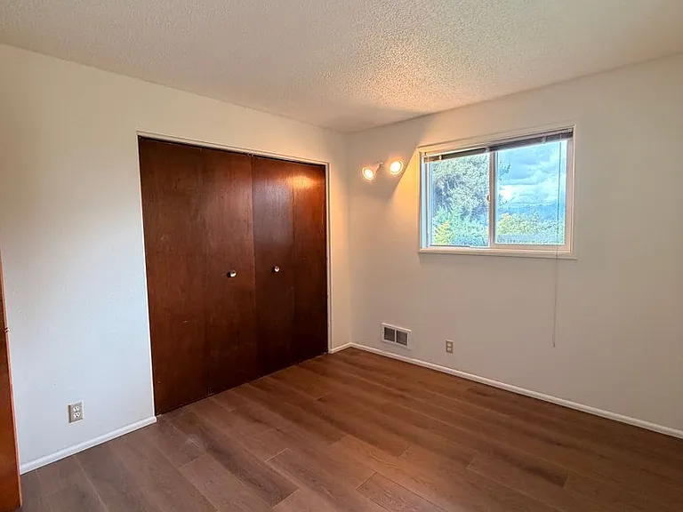 2610 Elinor St — Photo 24